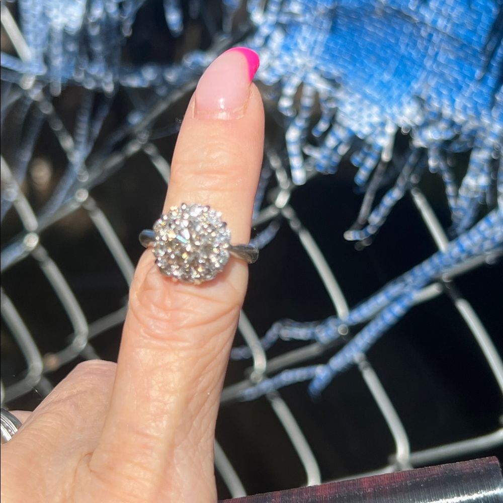 18k white gold Classic Diamond Halo Ring in Gold with Clear Stones - Picture 7 of 7